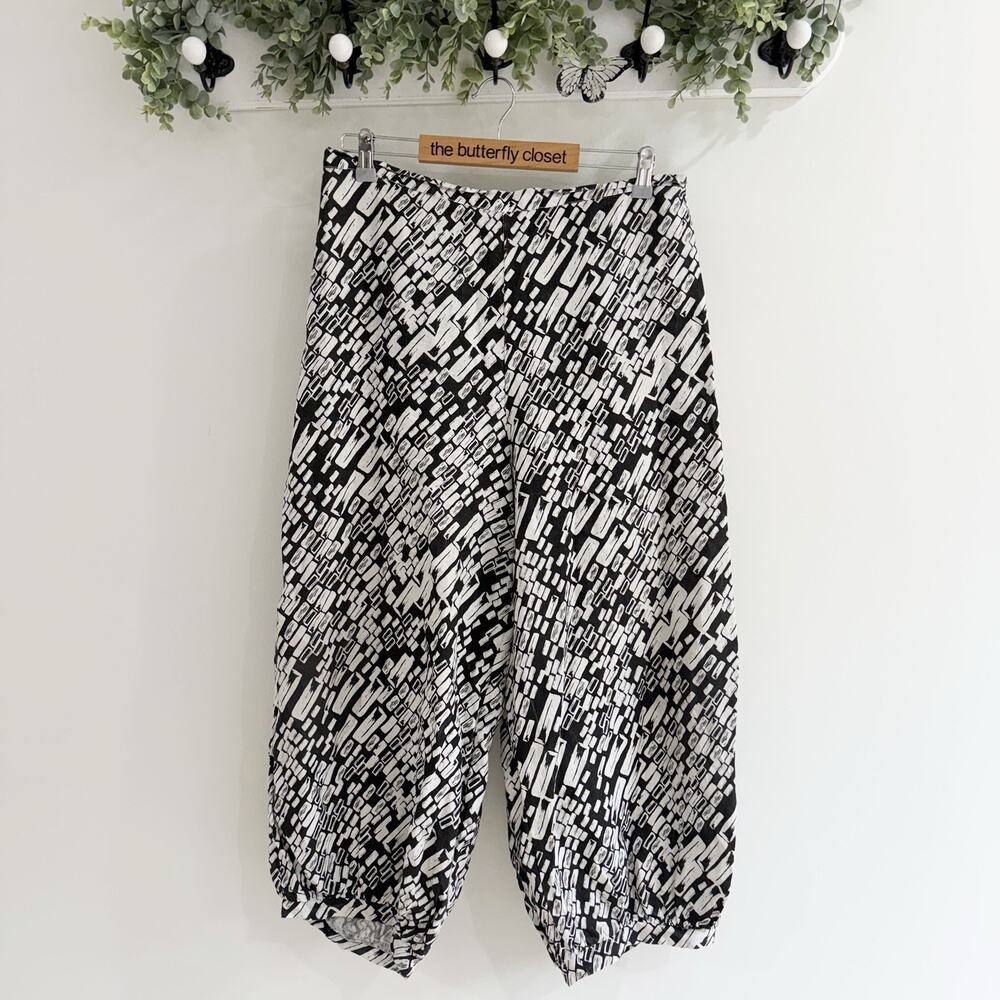 Bryn Walker Lagenlook Linen Black White Patterned Barrel Leg Elastic Waist Pant